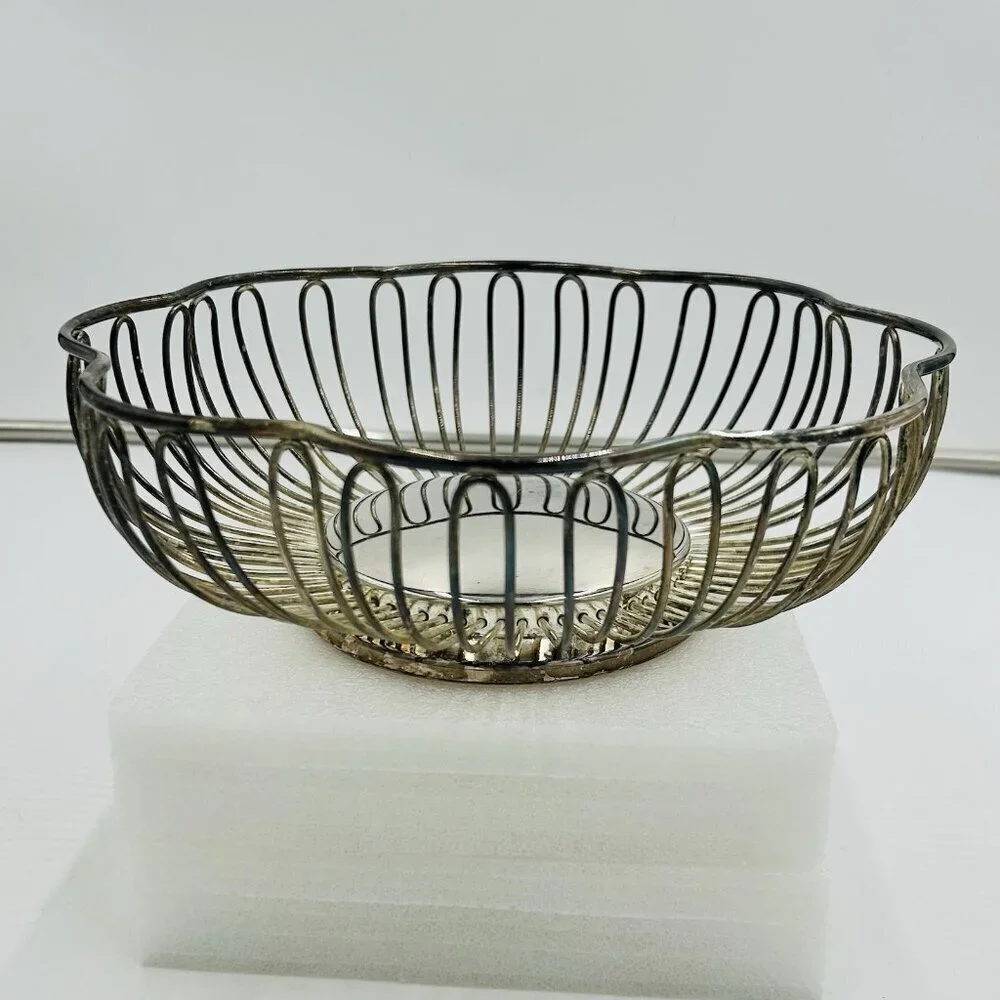Godinger Silverplate Scalloped Round Wire Bread Fruit Basket 9.5” Vintage